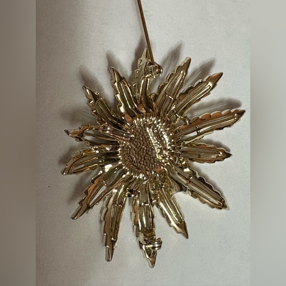 Sarah Coventry Starburst 1961 Floral Brooch With Raised Amber Center - Picture 5 of 8